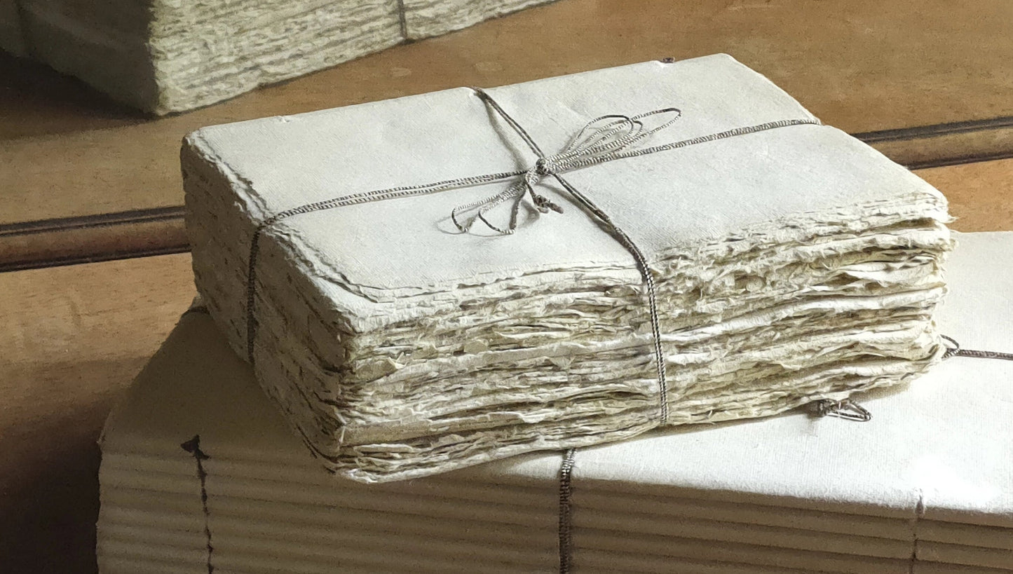 Bokblock av handgjorda papper